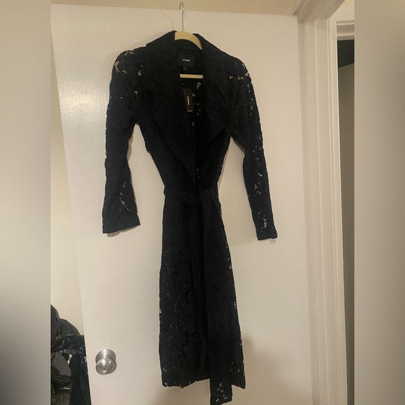 Lace belted trench coat - Picture 3 of 5